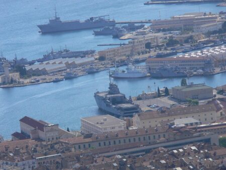 French Navy deploys frigate from Toulon amid Middle East conflict escalation – Army Recognition
