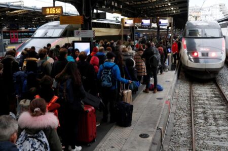 French protesters on ‘train of anger’ call for reliable links to Paris – RailTech.com