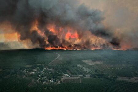Homes evacuated as wildfires engulf southwestern French town – VOA – Voice of America English News