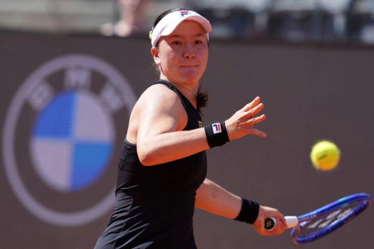 Canadian teen Mboko extends perfect run to reach 3rd round at French Open – CBC