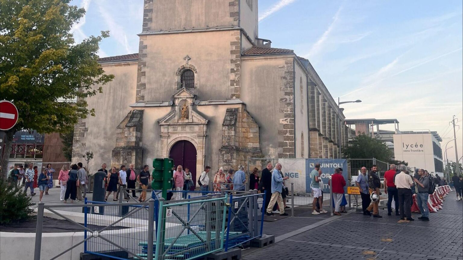Euphoria and rage in Bordeaux over shock poll result – BBC
