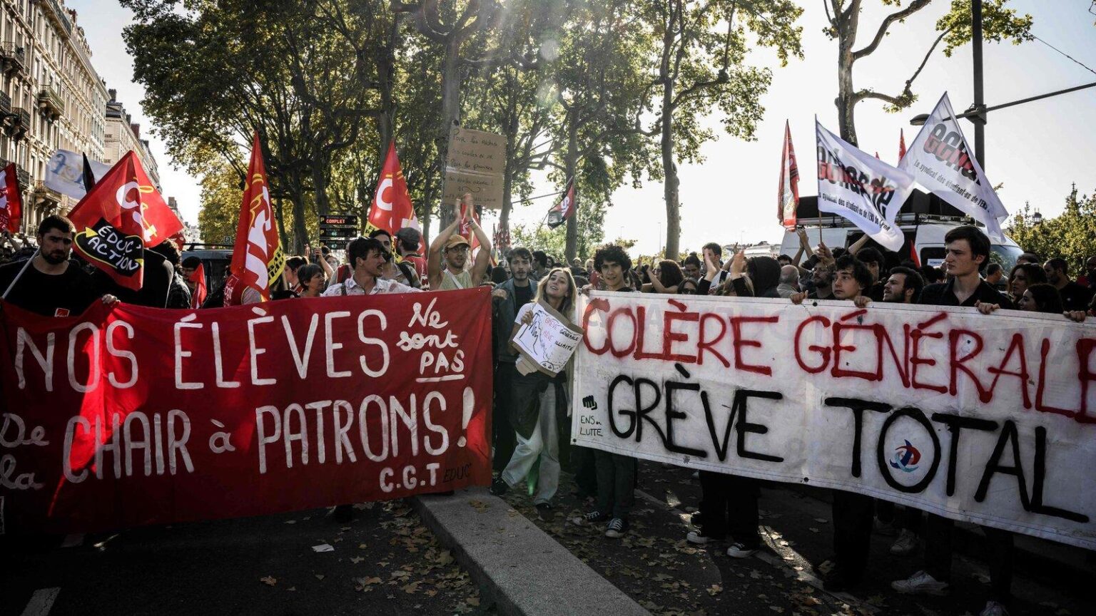 Wave of strikes brewing as French budget cuts anger unions – RFI