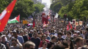 Americans protest in Paris and Nice to oppose Trump ‘authoritarianism’ on Saturday – The Connexion