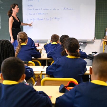 Why so many French teachers are calling it quits – France 24