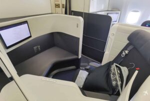 Stormy Flight – Air France B777 NEW Business Class to New York – MSN