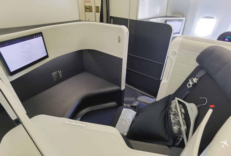Stormy Flight – Air France B777 NEW Business Class to New York – MSN