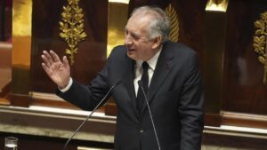 The threats hanging over Bayrou’s government – politico.eu