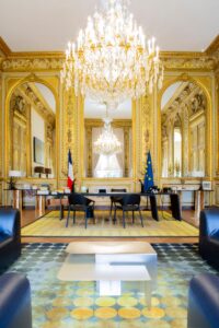 Macron proposes France office to K-POP founder Lee Soo-man during Elysee meeting – Chosun Biz