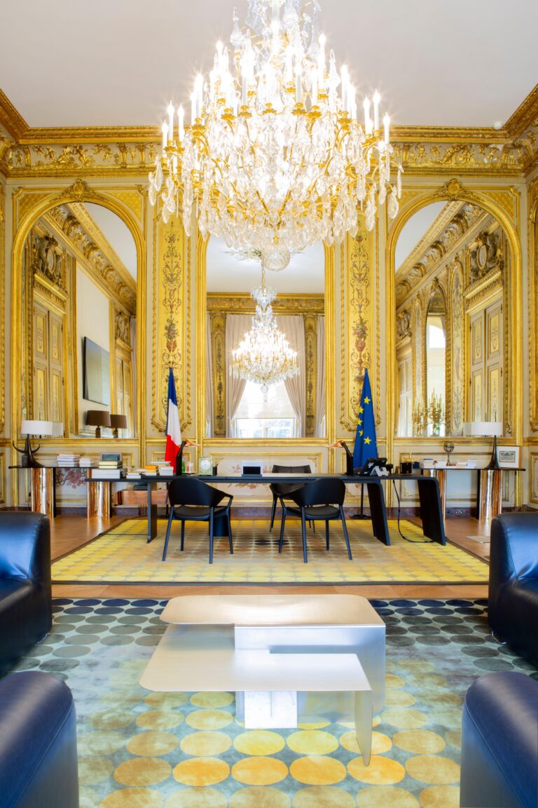 Macron proposes France office to K-POP founder Lee Soo-man during Elysee meeting – Chosun Biz