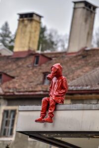 ‘French Banksy’ James Colomina strikes again with new sculpture in Toulouse – The Connexion