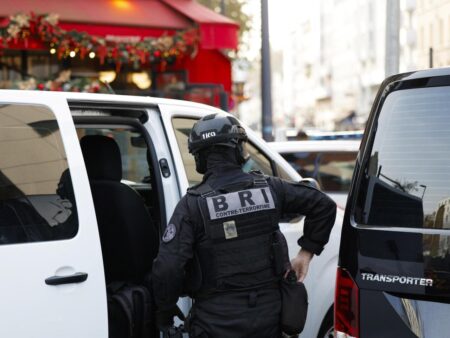 Armed gang tries to kidnap crypto CEO’s daughter, grandson in central Paris – France 24