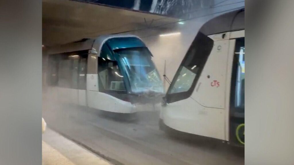 Strasbourg tram collision injures dozens – BBC