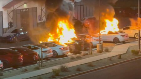 A dozen Tesla cars burned at store, arson is suspected amid global protests – Electrek