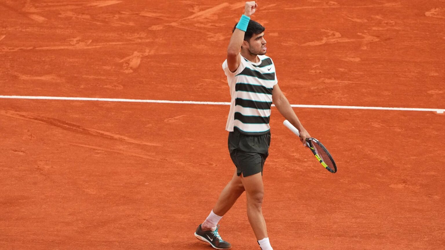 French Open: World No 361 Lois Boisson shocks Mirra Andreeva to set up semi-final with Coco Gauff – Sky Sports
