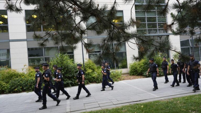 France at ‘tipping point’ after shoot-out involving ‘400 gang members’ – The Telegraph