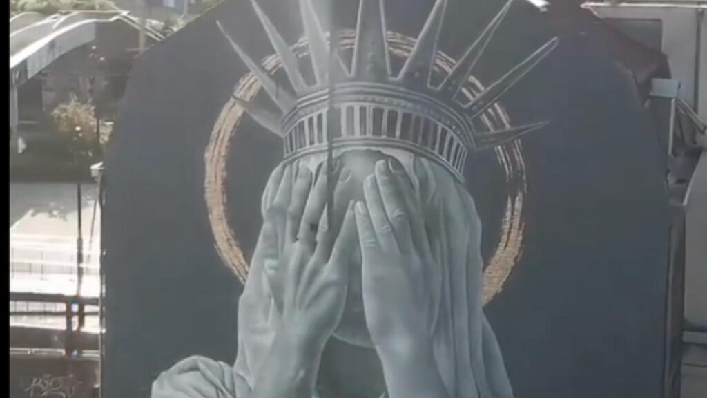 France’s New Statue Of Liberty “Protest” Mural Is Going Viral – BuzzFeed