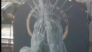 France’s New Statue Of Liberty “Protest” Mural Is Going Viral – BuzzFeed