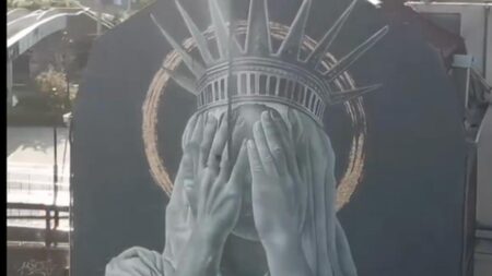France’s New Statue Of Liberty “Protest” Mural Is Going Viral – BuzzFeed