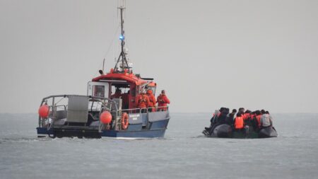 UK and France agree on need for new migration boat crossing ‘deterrent’ – Al Jazeera