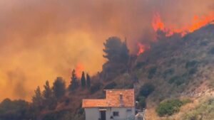 Photos: ‘apocalyptic scenes’ as wildfire burns outskirts of Marseille – The Connexion