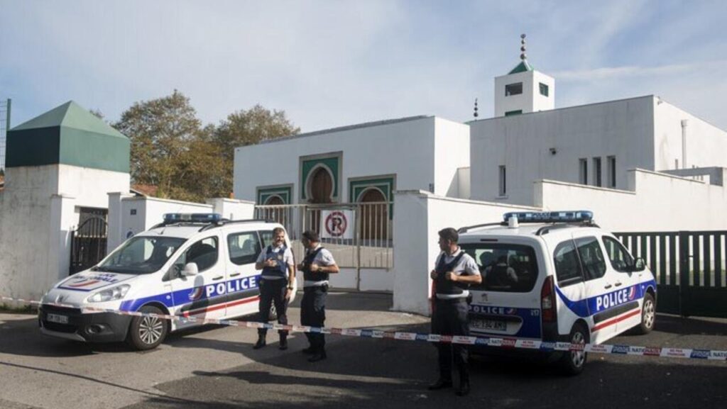 Suspect in France mosque attack that killed Malian man on the run – Al Jazeera