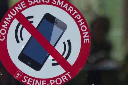 France to tighten mobile phone ban in middle schools – The Guardian