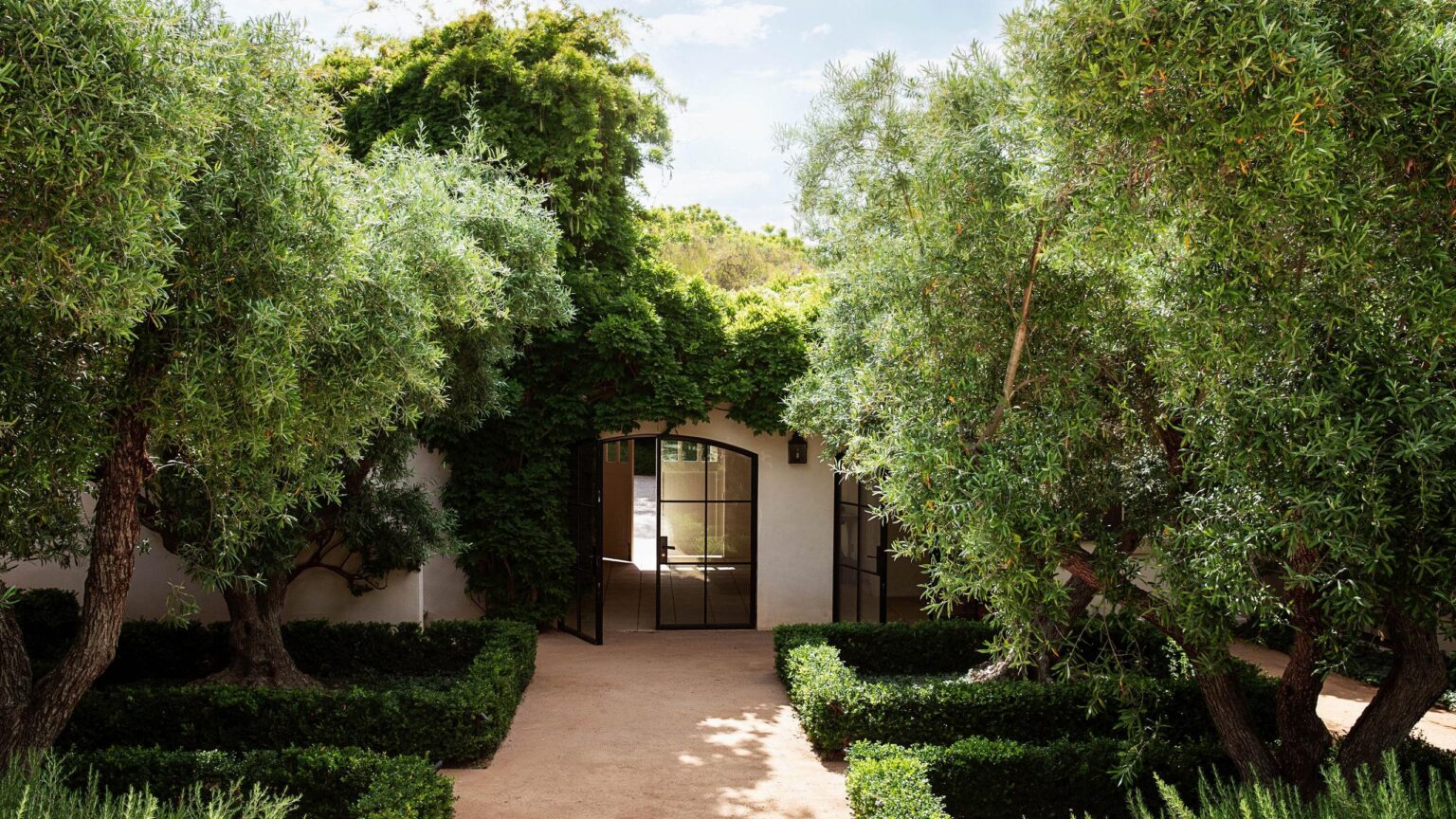 Nancy Meyers’ front door is the most inviting I’ve ever seen – Homes and Gardens