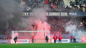 Montpellier vs Saint-Etienne abandoned after home fans throw smoke bombs, cause fire in Ligue 1 match – The New York Times