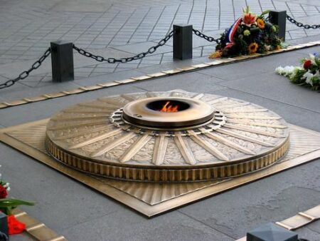 Man Who Lit Cigarette From Eternal Flame in Paris Is Arrested – The New York Times