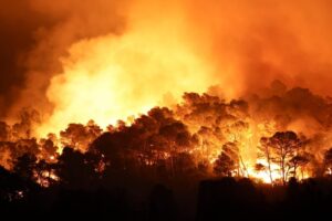 France’s biggest wildfire of the summer has eclipsed the size of Paris and is still spreading – PBS