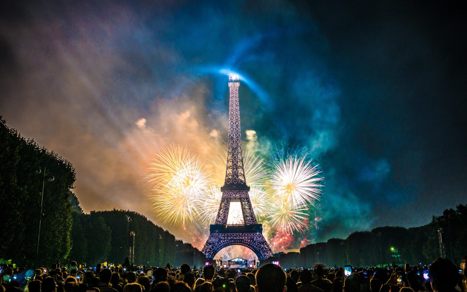 Videos: Relive July 14 fireworks and drone shows that lit up France for Bastille Day – The Connexion