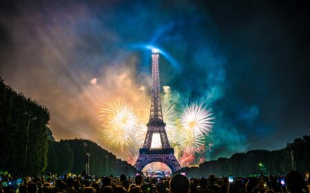 Videos: Relive July 14 fireworks and drone shows that lit up France for Bastille Day – The Connexion