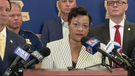New Orleans mayor heading to France – yahoo.com