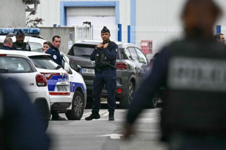Knife attack in western France school leaves one dead and three injured – Le Monde.fr