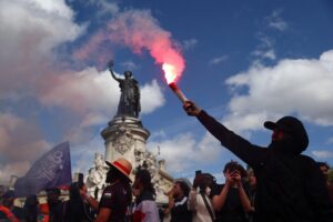 France hit by protests as Prime Minister Sébastien Lecornu takes office – BBC