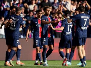 PSG maintain perfect start to Ligue 1, Ethan Mbappe strikes late for Lille – France 24