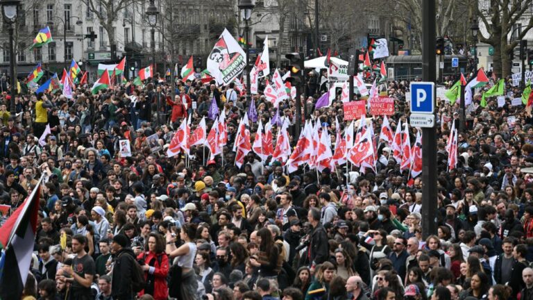 Protests in Paris and across France seek to “block everything,” leading to nearly 200 arrests – CBS News