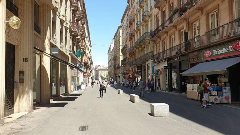 Discover the Best Shopping Destinations in Lyon: From High Street to Designer Outlets – The Connexion