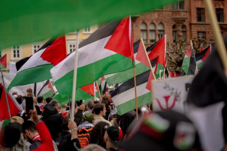 Pro-Palestinian marchers clash with pedestrians at Jewish-owned shop – The Jerusalem Post
