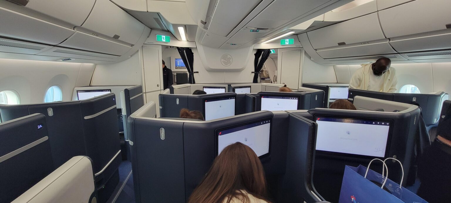 Air France A350 Business Class: A Genuinely Great Flight—Even With Terrible Wi-Fi And My Pajamas From 2012 – View from the Wing