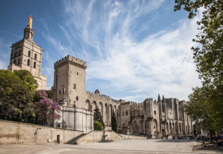 Louis Vuitton stages conclave cruise show inside Avignon’s Palais des Papes – FashionNetwork – The World’s Fashion Business News