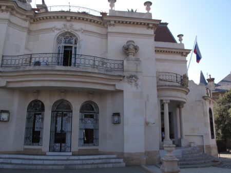 Three explosive devices thrown at the Russian consulate in Marseille, France – France 24