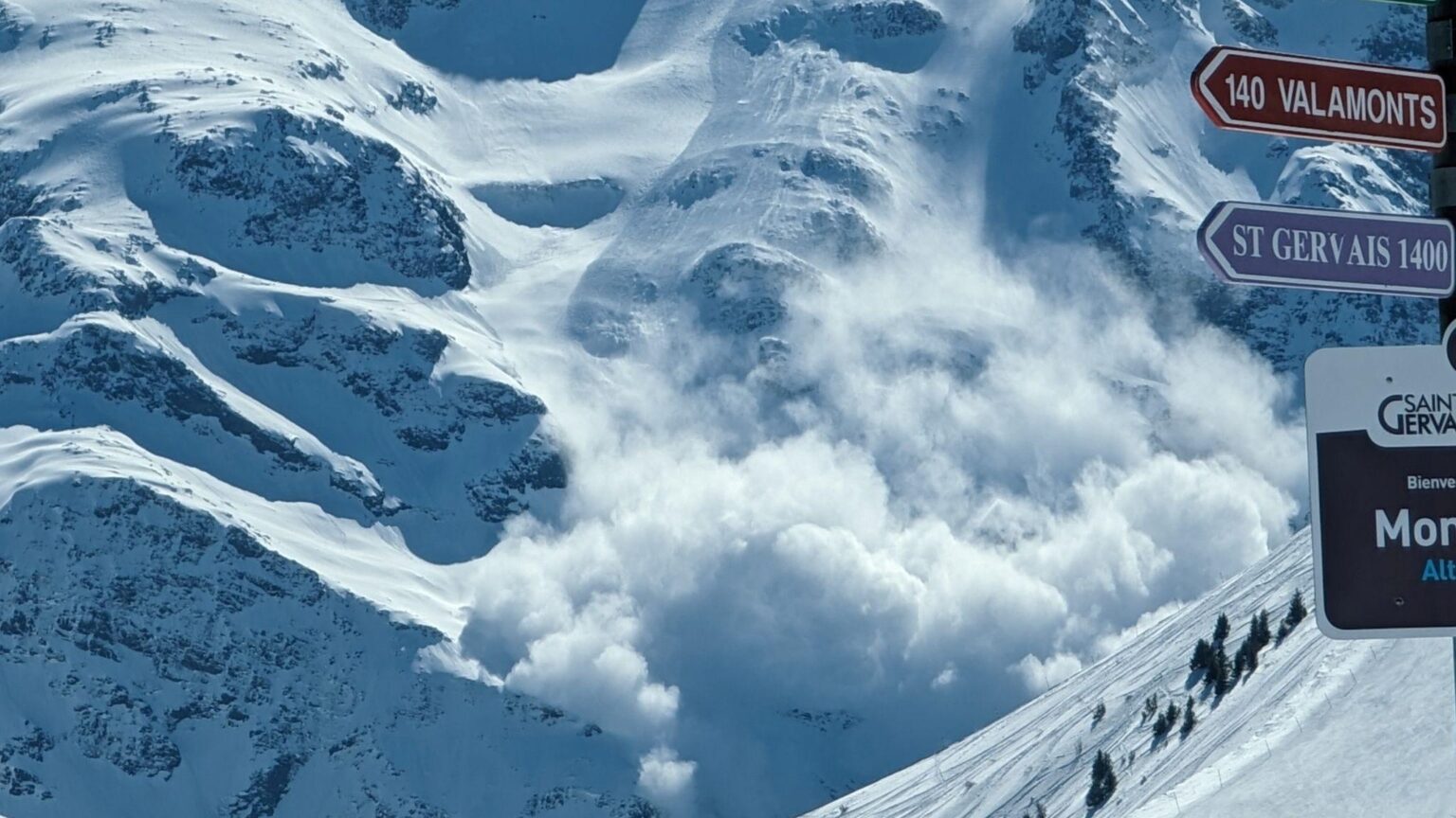 2 Separate Avalanches in the French Alps Leave 3 Dead & Several Injured – SnowBrains