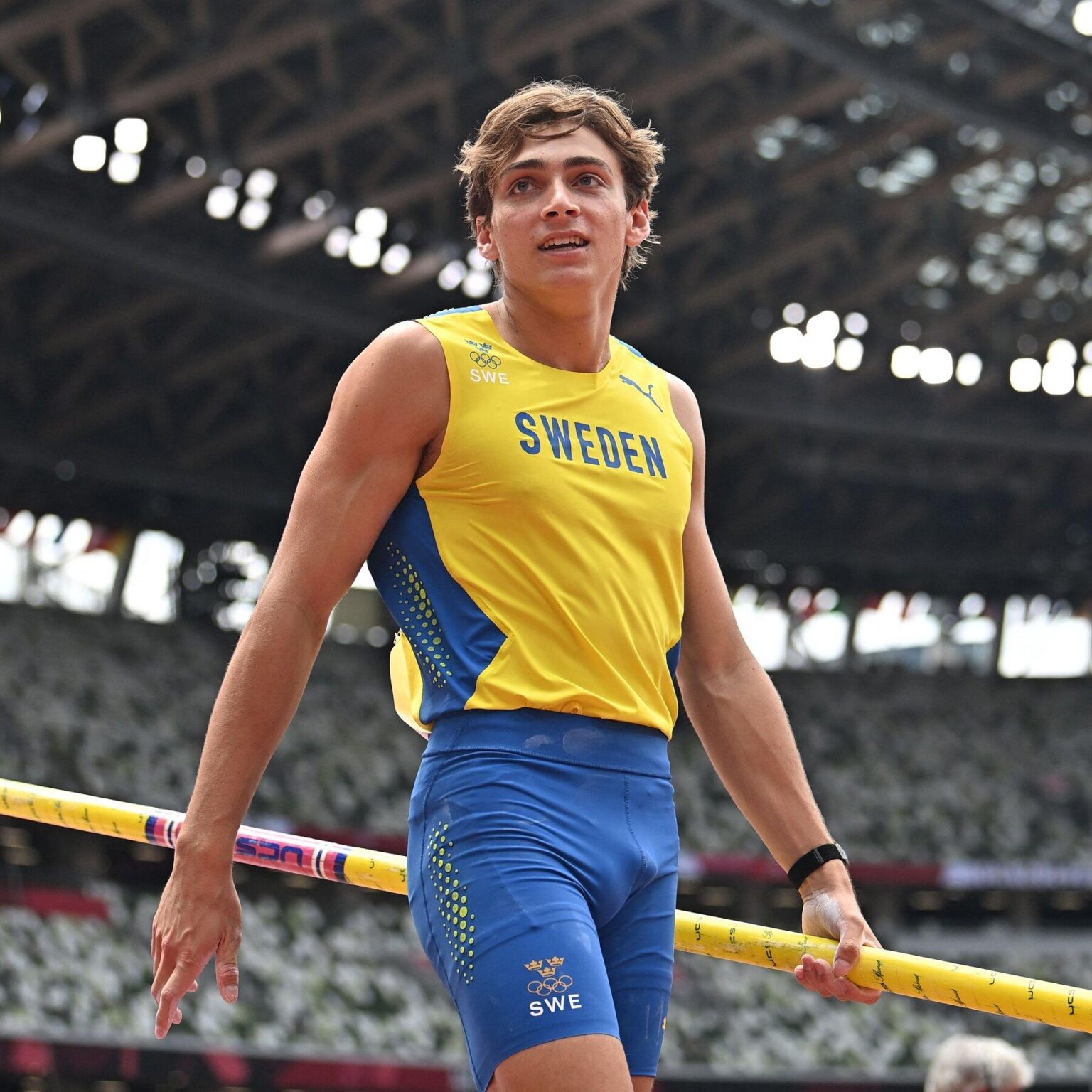 Duplantis breaks his own pole vault world record with leap of 6.27m – France 24
