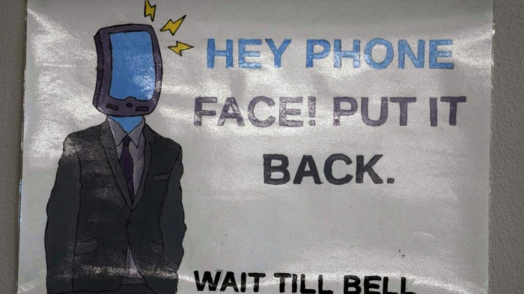 France is banning mobile phones in schools – The World Economic Forum