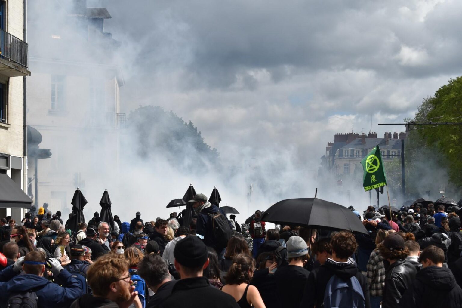 Nantes: 4,000 on the streets for Bloquons Tout – Freedom News –
