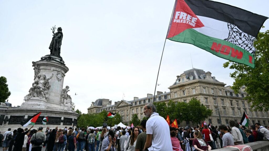 Defiant French mayors keep Palestinian flags flying despite court rulings – RFI