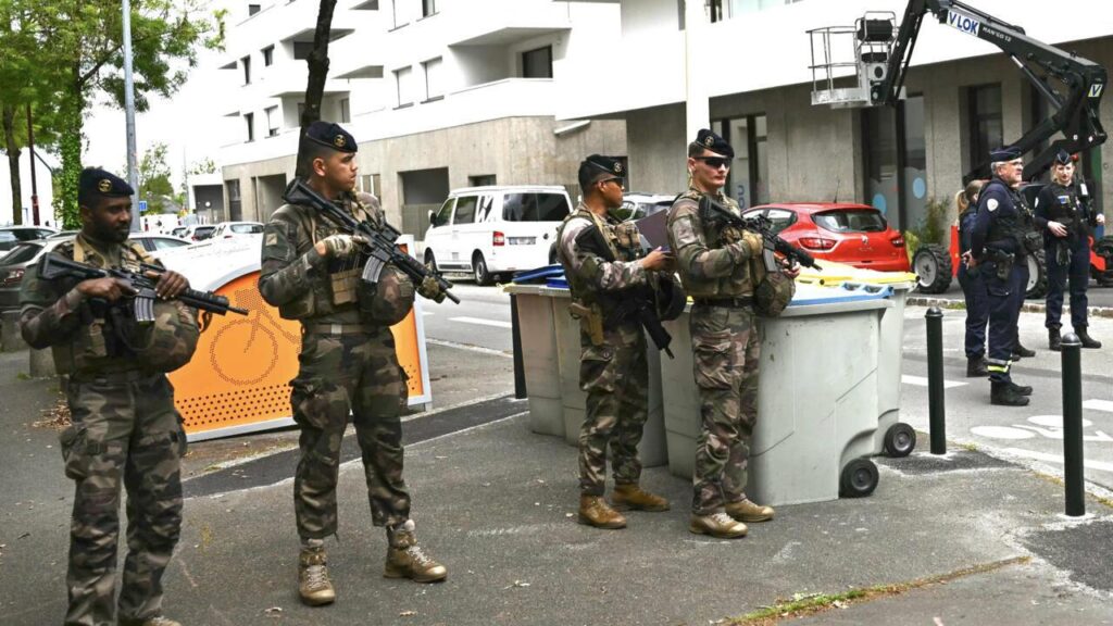 Student kills one and injures three in stabbing at French high school – France 24