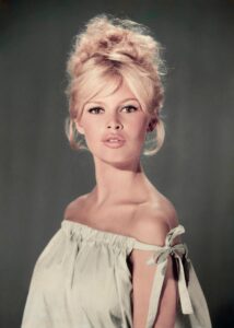 91-year-old Brigitte Bardot hospitalized in a private clinic in Toulon – Media – Українські Національні Новини