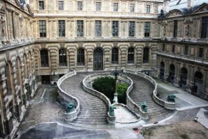 Woman arrested following September gold theft at Paris museum – RFI